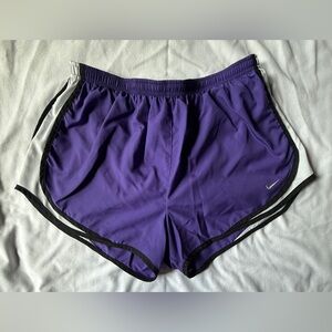Nike Women's Athletic Shorts in Purple and Black (Size XLarge)